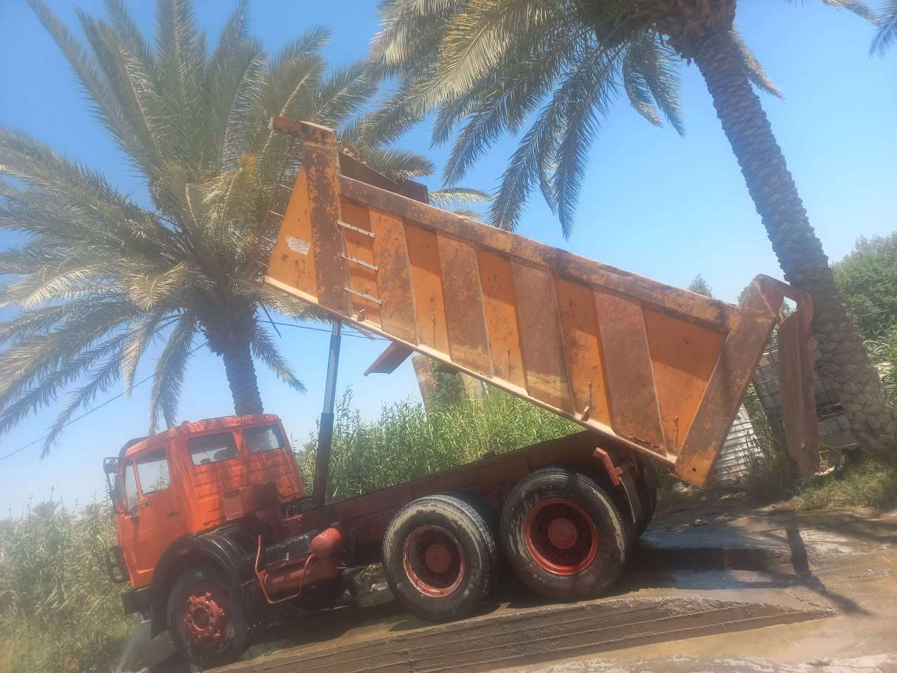 السلام عليكم البيع بدي سوري ٥وربع بلاد ونج مال سوري البدي نضيف التصال عل رقم ***********
