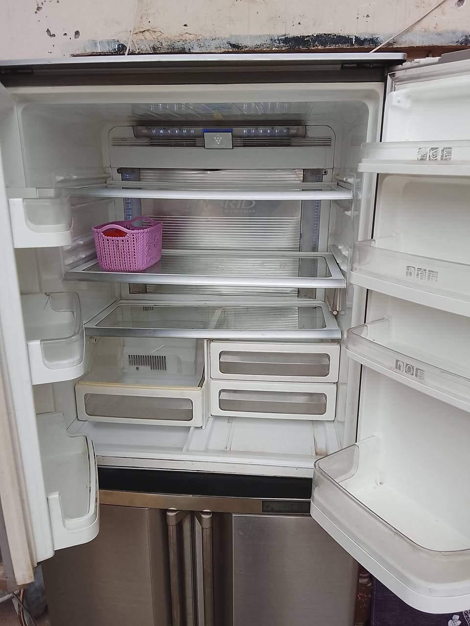 سلام عليكم ثلاجه 4 بيبان نوع
نوع SHARA بخاخ 

حجم 32 عائليه 

 شغاله وخير من الله تجي وتفحص 

وتاخذها من البيت مكاني بغداد الراشديه  
 ***********
