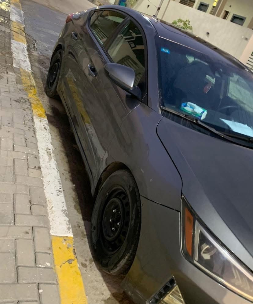 السلام عليكم من رخصة الادمن المحترم 
للبيع النترا  2020 فول مواصفات حادث قطعه وحده فقط بنيد
وبيها بارد جداً بسيط بالجاملغ الامامي ماشيه 94 الف جاهزه للاخير بدون نقص رقم بغداد بأسمي تحويل ثاني يوم

مواصفات السياره
بصمه تشغل وابواب وجنطه
فتحة سقف 
شاشه وكامره 
تحديد مسار 
رادار امامي
نقطه عمياء
وقوف ذاتي
فول تحكم ستيرن
وضعيات قياده NORMAL + SMART + SPORT 
شاشه تبريد + تبريد منفصل الراكب عن السائق 
تدفئه كشنات 
وبقية المواصفات المعروفه بالالنترا هذا الموديل 
اخوان السياره كير ومحرك وتبريد خيرر من الله 
صدر وتخم تاير + ويل وباتري ومنظومة احتراق بالكاملل وراديتر ومي زيتي احمر اصلي مالتها كل الي ذكرتهن جديدات والسياره بدون نقص وجاهزه ترايك للبصره عليها منظومة غاز ايطاليه جداً ممتازه 
عنوان السياره بغداد ابو غريب مجمع الزيتون والسعر 145 وبيها مجال للطيبين 
*********** اي استفسار اتصل على الرقم بي واتساب
