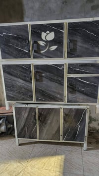 كاونتر للبيع اثنين ارضي وقطعه ملحق سنك كرانيت لاستفسار 07813300592