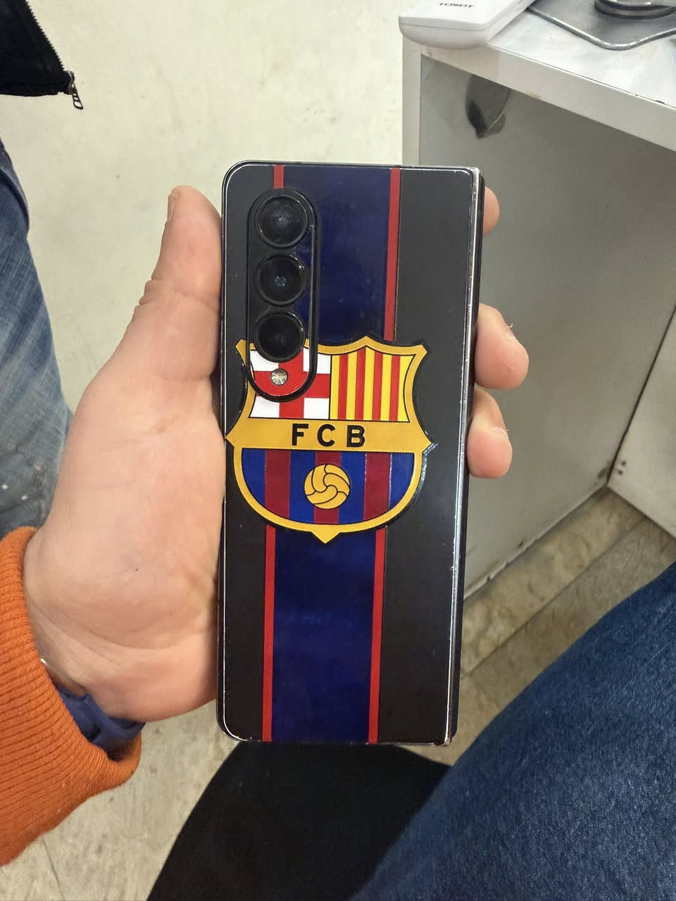 كلكسي زت فولد 5 ذاكره512 بي بس من تفتح شاشه مينفتح لاخير سجه يرادله تبديل فقط شاشه مابي شي السعر 400 مكان حريه ساحه عدن ***********
