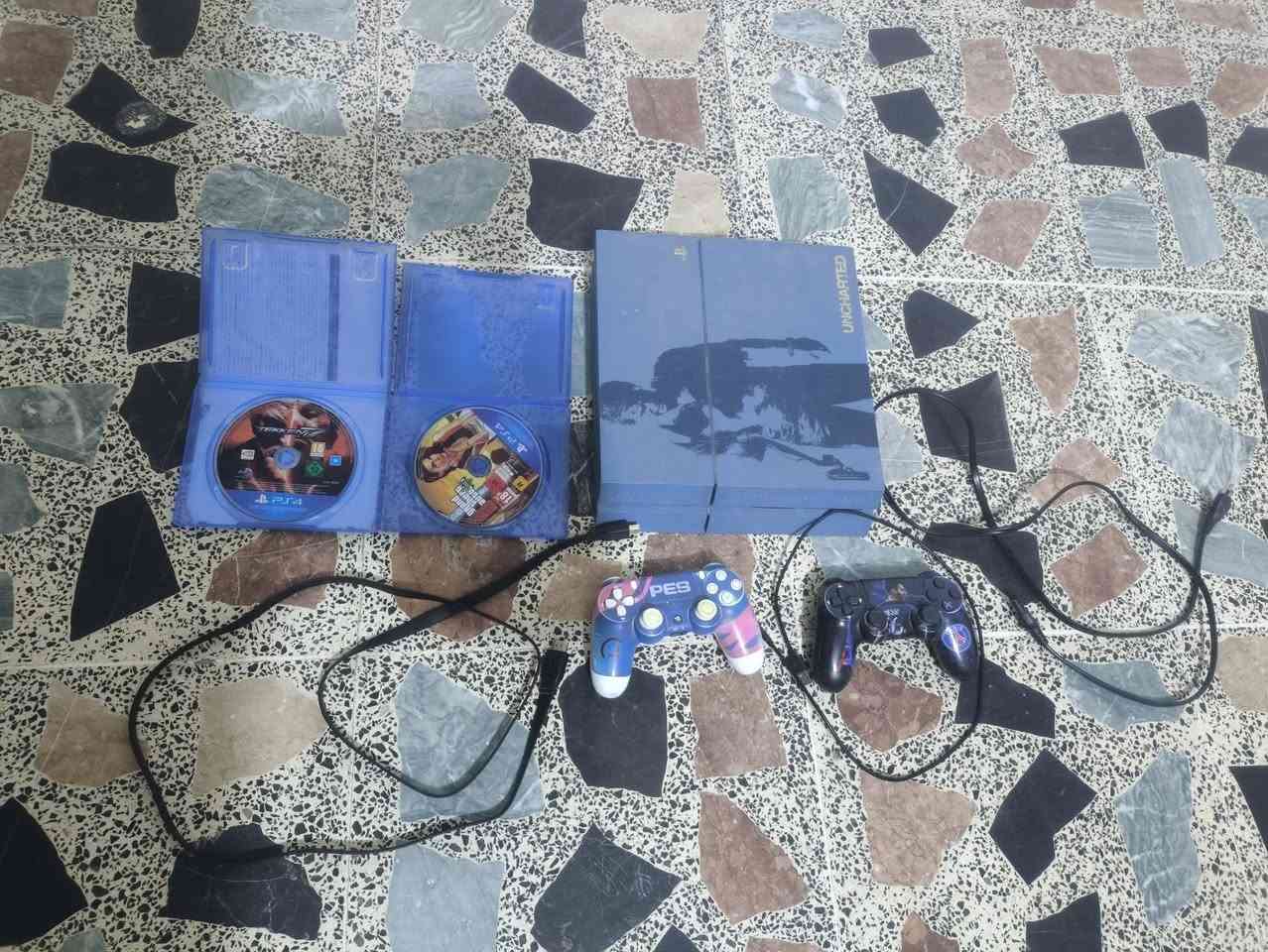 السلام عليكم 
متاح بلي4 فات اشتريته قبل كم شهر لكن ما استعملته بسبب الدراسة نظيف مابي شي ولا مفتوح  الاقراص الي متوفره وياه 
تيكن 7
جي تي اي 5
بيس 2019 كل الاقراص نظيفة ، السعر 200 وبي مجال
رقم ***********
