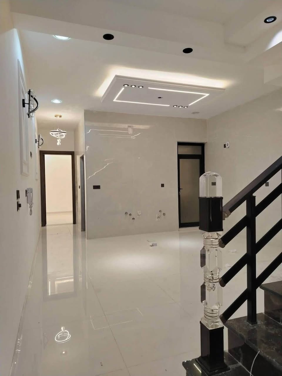 🏡 للبيع منزل في بغداد – حي الجهاد
✅ المساحة: 100 متر
✅ نوع الملكية: طابو ملك صرف
✅ الواجهة: 5 متر
✅ النزال: 20 متر
يحتوي المنزل على: 🔹 استقبال مريح
🔹 مطبخ
🔹 حمامين
🔹 3 غرف نوم
📍 الموقع: بغداد – حي الجهاد
للاستفسار والمعاينة: 📞 مكتب الخيمة للعقار
📱 ***********
فرصة مناسبة للسكن العائلي وفي منطقة مخدومة.وجميلة جدا والسعر 260 مليون

