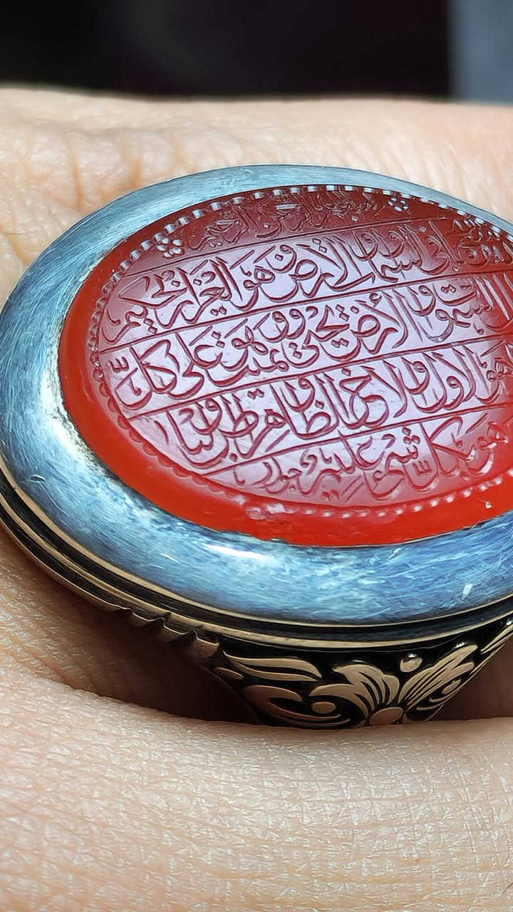 لعشاق التحف ونوادر الالوان
يماني احمر ياقوتي لون رائع خط الاستاذ جواد رخي زادة خط على الحجر الآية الكريمة { سَبَّحَ لِلَّهِ مَا فِي ٱلسَّمَٰوَٰتِ وَٱلۡأَرۡضِۖ وَهُوَ ٱلۡعَزِيزُ ٱلۡحَكِيمُ  لَهُۥ مُلۡكُ ٱلسَّمَٰوَٰتِ وَٱلۡأَرۡضِۖ يُحۡيِۦ وَيُمِيتُۖ وَهُوَ عَلَىٰ كُلِّ شَيۡءٖ قَدِيرٌ  هُوَ ٱلۡأَوَّلُ وَٱلۡأٓخِرُ وَٱلظَّٰهِرُ وَٱلۡبَاطِنُۖ وَهُوَ بِكُلِّ شَيۡءٍ عَلِيمٌ } صياغة البحرين صياغة ثقيلة للبيع السعر على الخاص مكاني بغداد مدينة الصدر رقمي للإتصال*********** يوجد توصيل..
