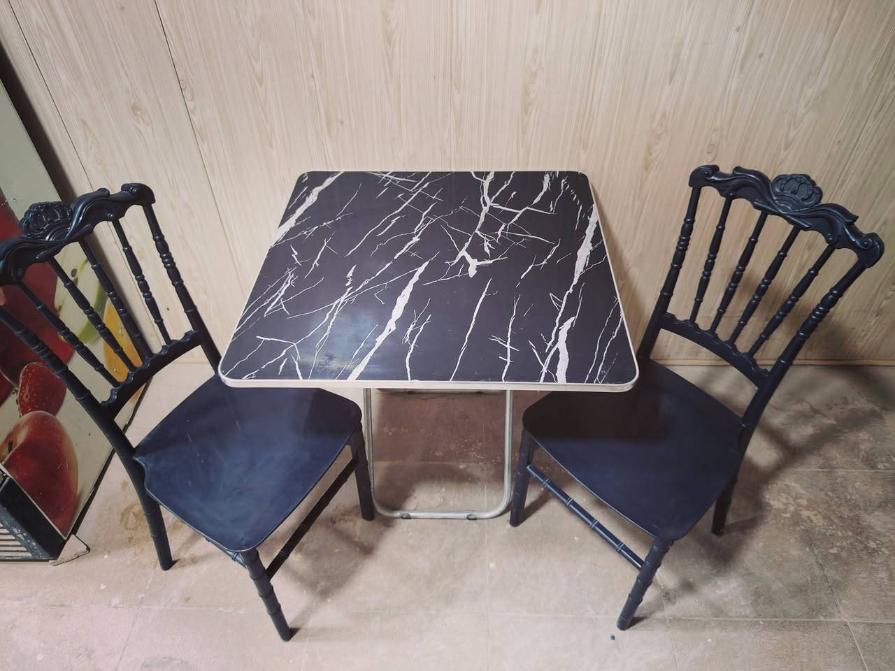 ........................................... كراسي عدد ٦ لواحد ١٠ الف
طاوله  طعام عدد ٣ لواحد سعره ١٨ الف
ميز الطول مترين والعرص ٥٠ لو ٦٠ ما اعرف بالظبط عدد ١
والميز الثاني نفس الفوك بس اني خال عليه سنكي
والثالث حاط عليه مرمر ثقيل درجه اولى
الي يريد يدلل
ويتصل عله هذا الرقم ***********
