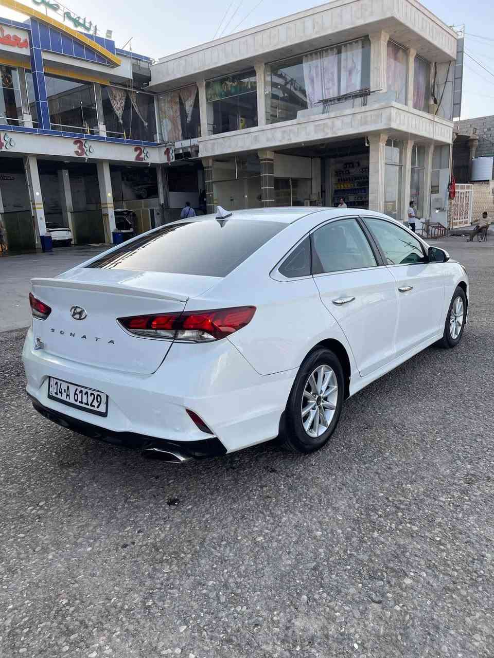 سلام عليكم للبيع سوناتا موديل 2018 وارد امريكي حادث جاملغ  أمامي وبنيد بدون دواخل بدون شواصي كفاله ورش تجميلي باب سائق والباقي كفاله محرك 2400 محرك كير تبريد حداديه كفاله رقم بصره تحويل سنويه مجدده سياره جديده سعر 125 /***********/عنوان بصره قضاء الهارثه
