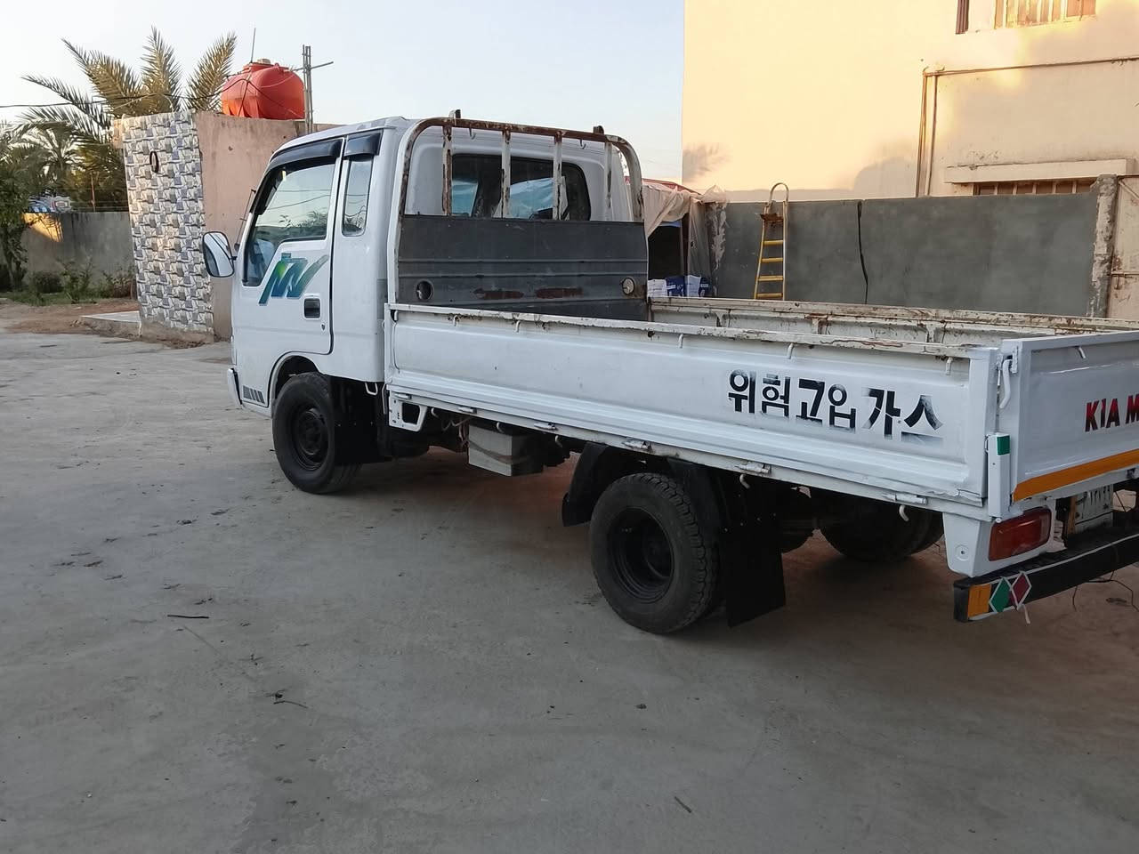 السلام عليكم البيع كيا فونتير موديل 99 سياره جديده محرك وكير مكفولت تخم تيرات وحديد وشاصي مكفول للجميع 
سياره رقمه نجف بسمي تحويل مباشره سنويه ال 2029
السعر 57 ورقة 
***********
