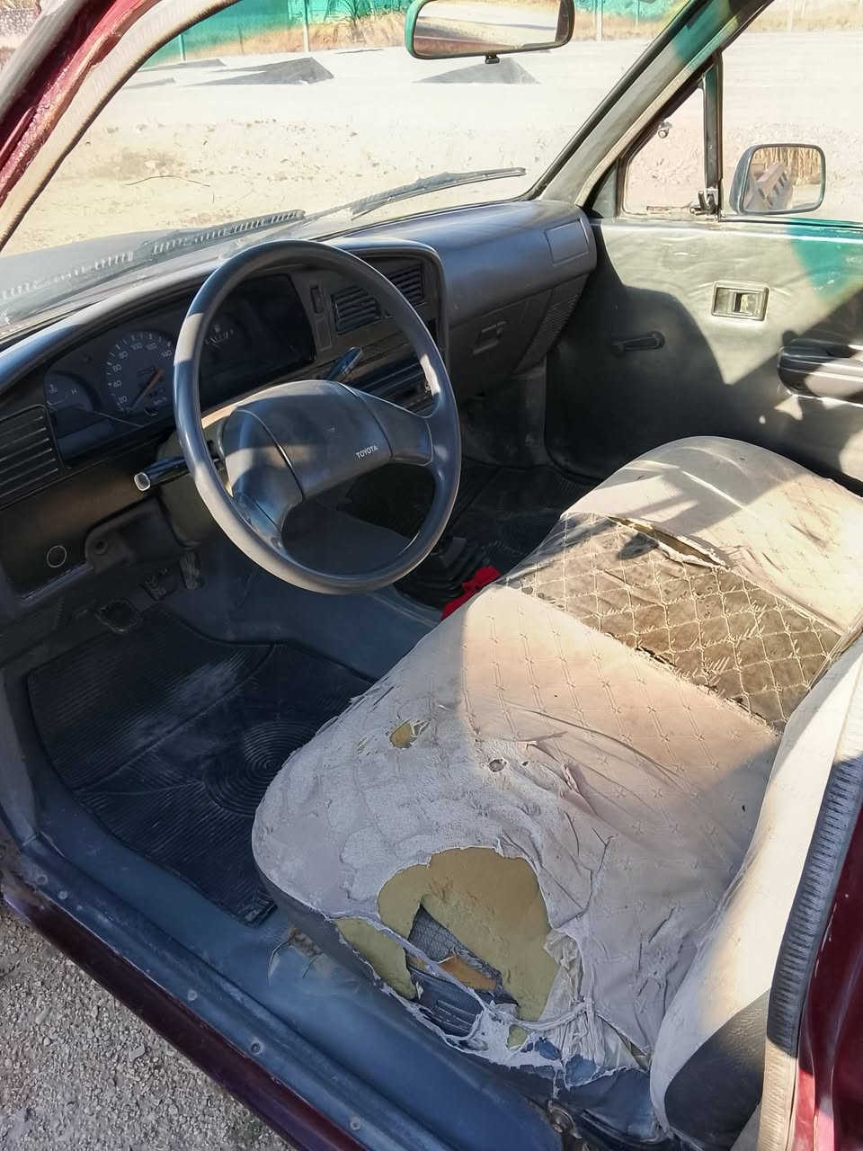 السلام عليكم بيكب تيوتا موديل 1991 رقم بغداد إنكليزي السيارة بأسمي مداور ثاني يوم مصبوغه عام تايرات نضيفه   مكينه كروسيده بيها تنقيص قليل كير و شاصي نضيف مكان السيارة بابل شارع 80 السعر 40 ورقة وبيها مجال حك الجية *********** والمو شراي رجاءً لا يتصل.
