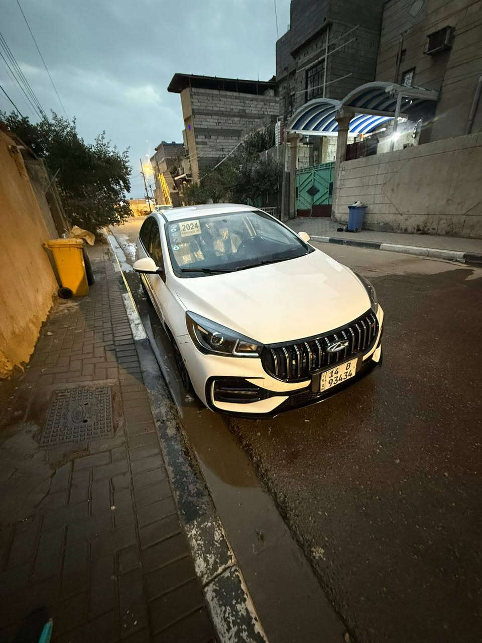 السلام عليكم
شيري اريزو 5 
مديل 24 كفاله عامه وبسمي 
هزة جديده سنويه ل 29
كير مكينه تبريد ضربه قويه حداده كلها كفاله تخم تاير جديد 
السيارة ماشيه 28 الف مال بيت لا مشتغله تكسي ولا شي 
مكينه 1500 
مكاني البصرة القبله 
*********** واتساب 
*********** اتصال
107
