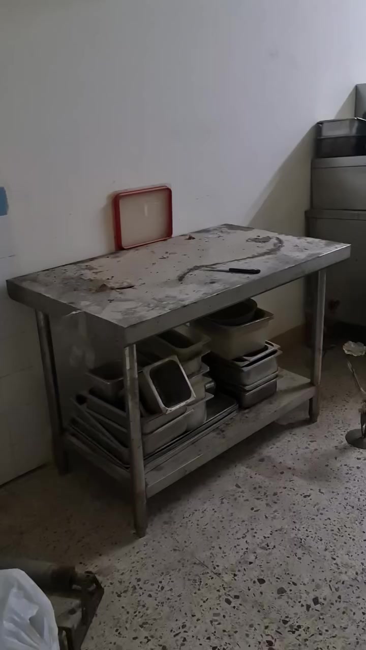 اغراض مطعم مستعمله استعمال  بسيط وحالتها جيده
المكان بالاعظميه شارع الضباط
التواصل على الواتس للاستفسار عن الاسعار
***********
