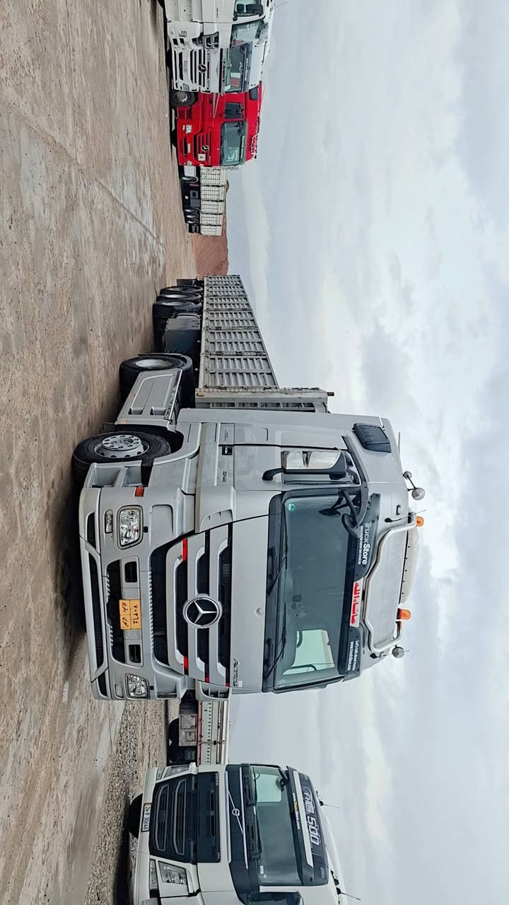 بسم الله الرحمن الرحيم
النوع السياره .مارسدس اكتروز تاك ويل دبل قماره تريله فلات جوانب متحريكه 3 محور دبل تاير  47 طن 
موديل  2011 . حجم محرك  18.46. حاجب . محور قصير
مواصفات 1/1 . فول فول . تبريد . تايدر 5 طقات . توماتيك عرجه . ثلاجه داخل . سبلت خزن . مبريده. كاميره حساس . رادار . علامه ضوئيه . سقف ليزه ري برداد كهربائي . ريمون كنترول . كنترول شغال عن بعد . دبل تانكي كاز . فول فول 
عربانه دبل تاير ابلاد 22.5 شركه نافيلا . طخم تاير 
كير محرك اكسن قماره شاصي مكفول كفاله عامه شرط 
رقم دهوك تحويل مباشر 
السعر 515 معا مجال 
عنوان معرض هوار . طريق دهوك موصل جمبور عميريه 
***********
***********
