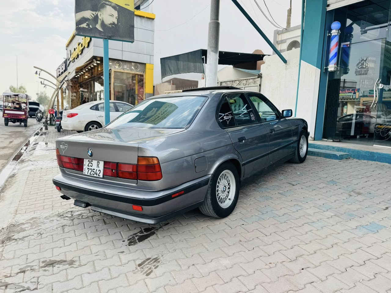 بەناوی خوای گەورە میهرەبان
عالەم چییە عالەم فەقیرە 

بیئێم مۆدیل 1992بێ دەعم و بێ لێدان 525 تۆماتیک سەیارەکە نمونەیە لەجوانی  قەپات مواسەفاتە سلایتە 4 جام کارەبایە گێر تۆماتیکە تەبریدە ویل حەسیرە سەیارەکە جوانکاری تەواوی بۆ کراوە بۆناوەو دەرەوەی تاخم پێش و تایە و تەبرید و تەقەو رەقە هەمووی بەشەرت تاخم لایت و عەتەرەو بلاجکتۆری تازە بۆ گۆراوە و  رەقەم باریکی بۆ بەستراوە  سعرەکەی (69)گەڵاو مەجالێکی برایانەی تێدایە بۆ زانیاری زیاتر پەیوەندی بەم ژمارانەوە بکەن دەفتر بەنزینشی هەیە  

ناونیشان .. کرکوک جوود سایدی پەنجاعلی

***********
