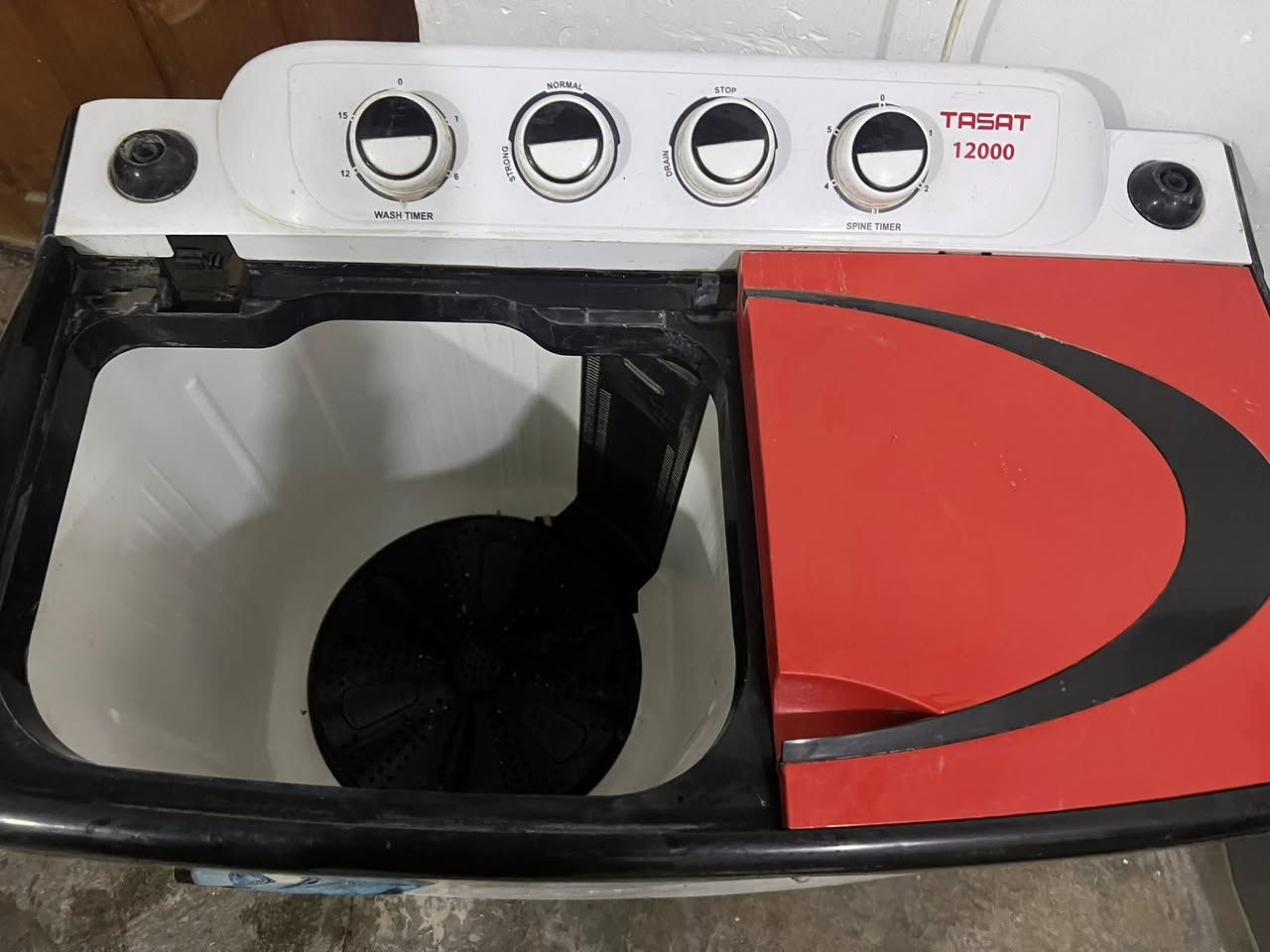 ‏غسالة للبيع شرط الشغل الغسالة مستعملة شي قليل نقص بس باب الغسل سعر الغسالة 75 وبي مجال قليل للاستفسار الاتصال ***********
