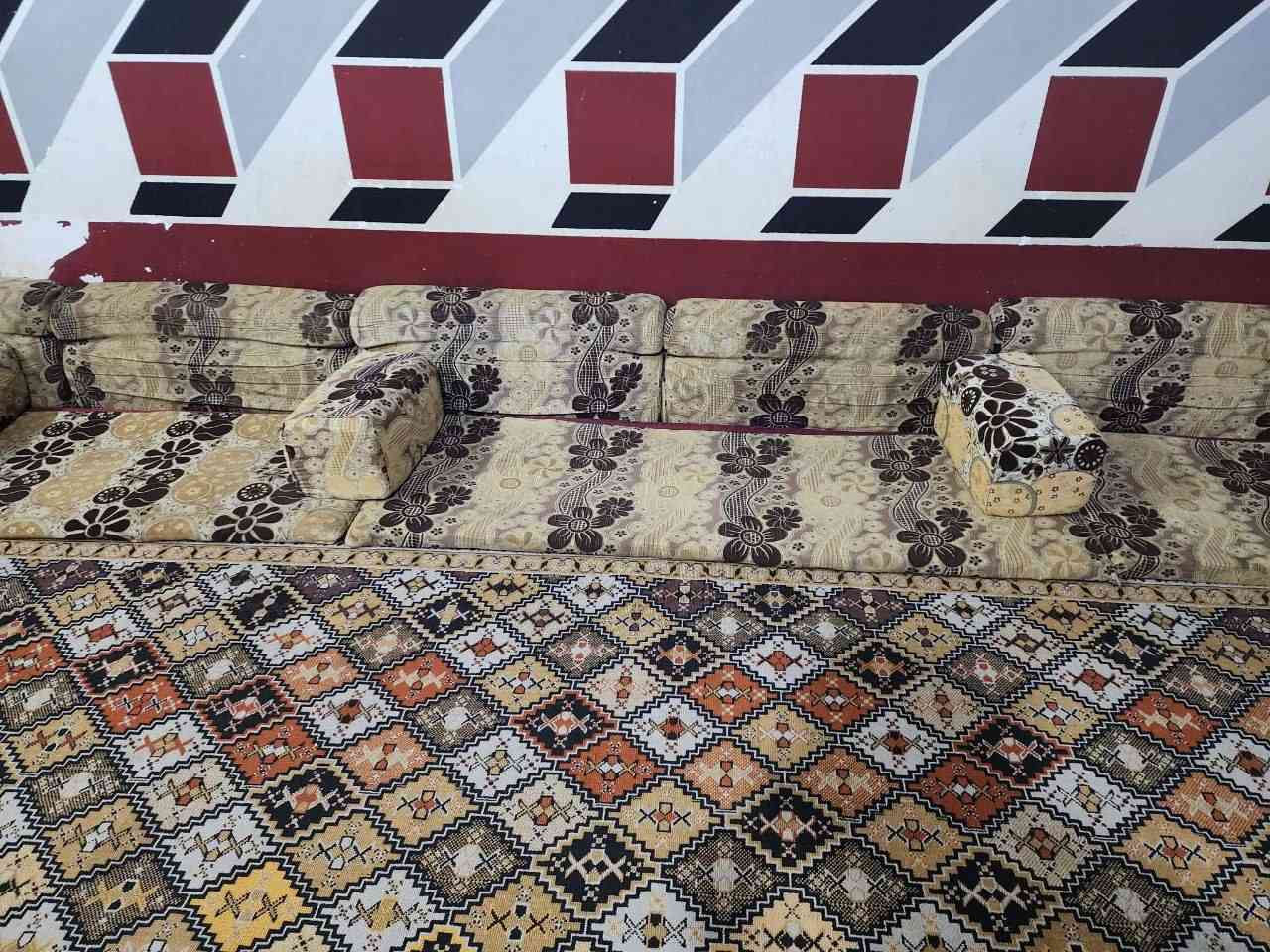 تخم ديوان للبيع 7 × 4  نضيف كلش السعر  350  الف المكان كوت  ***********
