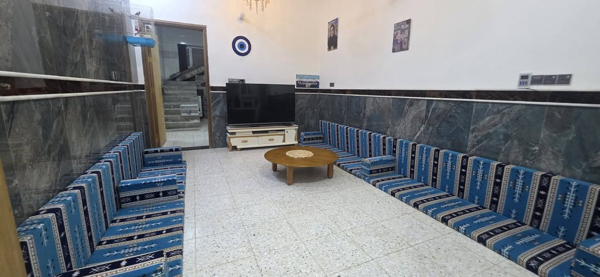 دار للبيع طابو صرف بناء حديث 2024 مساحة 250 وجه على الساحة تبليط كافة الخدمات وجه على مدرسة الهادي يحتوي على غرفتين نضام سويت وصالتين واستقبال ومطبخ ومجمع صحيات للاستفسار مراجعة مكتب عالم العقار في الجمعية مقابل الإطفاء او الاتصال
***********
***********
 #عندك_عقار_للبيع_فقط_راسلنا_اواتصل_وات_ساب
