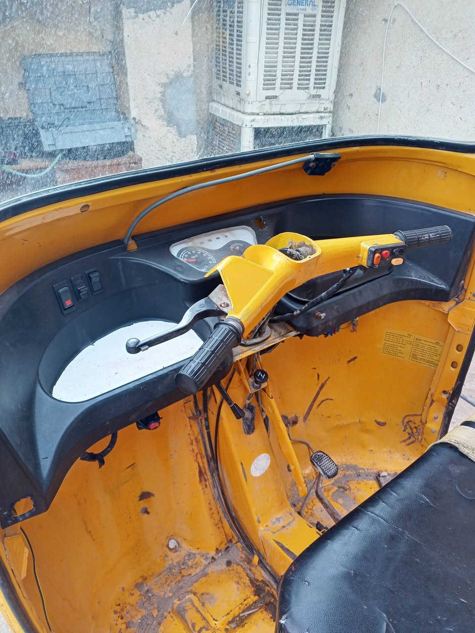 تيك توك اتول شغاله كامله قبل للشارع اوراق كامله السعر مليونين الا ربع مكاري بغداد موديل 18
***********
