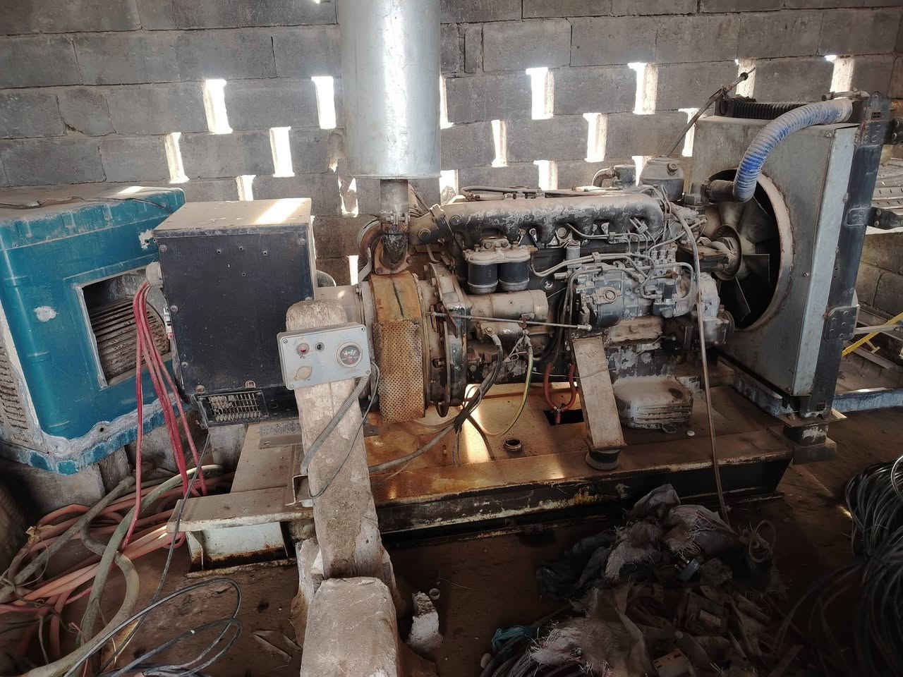 مولد للبيع طلع  صوت وطفيتة  ابيعة هوة مولدتة ابيعة كوم تراب  سعر 18 وبي مجال وهاذة رقمي ***********
