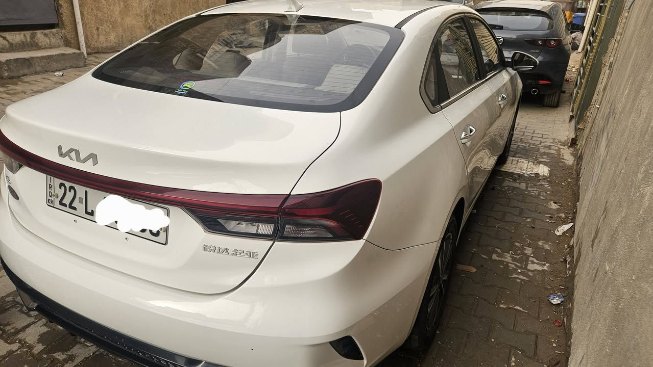السلام عليكم
كيا k3 2022 رقم أربيل بأسمي 
محرك 1500cc دوش
كير محرك مكفول
تبريد ثلج 
ماشية ٣٦ فقط
كفالة عامة من كلشي عدا رصعات خفيفة جدا 
 مواصفات  قطعتين تبريد كشنات جلد فول تحكم استيرن فتحة سقف شحن وايرلس وبعد بيهه عدة مواصفات 
السعر 130 ورقة وبيهه مجال بسيط 
مكاني بغداد 
***********
