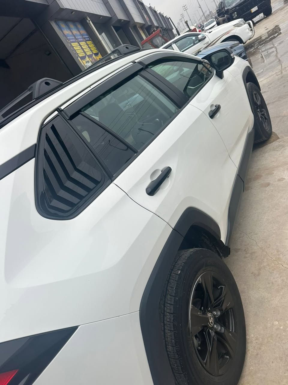 السلام عليكم راف فور2023 LE
محرك 2500 هايبرد مواصفات الLE معروفه 
السياره ماشيه ٤٧ الف كيلو 
ضرر السياره بنيد مبدل نفس اللون و شويه صبغ بالجامرلغ سياره جدا نظيفه و حلوه رقم بغداد بأسمي 
عنواني ديالى بعقوبة تفاصيل اكثر علخاص 
السعر 207 بيها مجال 
***********
