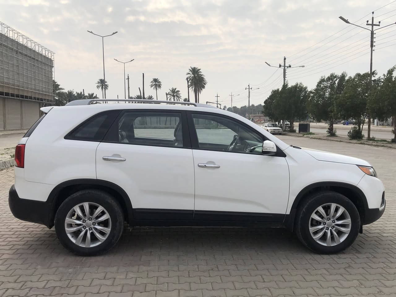 السلام عليكم
سورنتو 2013 خليجي للبيع 
محرك 4 سلندر 2400 دوش مكينه مكفوله برغي ممفتوح بيها
كير مكفول 
سيارة ع وضع شركة كفالة عامة فقط اصبعين ع كد شبر بارد جداً بسيط 
سيارة ماشية 154000 كم 
مواصفات 
مري شفط + اشاير بالمري 
بصمة تشغيل 
بصمة ابواب ثنين 
لدات بالبوب من الداخل
فول تحكمات ستيرن 
مثبت سرعة 
يدات نيكل 
ويل حجم 18
تبريد بيانو 
3 قطع تبريد 
7 راكب سيارة 
داخل لونين اسود وكريمي + بيانو بلاك 
صدر جديد 
تخم تاير جديد
سيارة بوضع شركة
رقم سليمانية سنوية ل 2027 بأسمي سيارة تحويل مباشر 

السعر : 168 وبي مجال بسيط 
عنوان : ديالى قضاء خانقين 
للأستفسار : ***********
