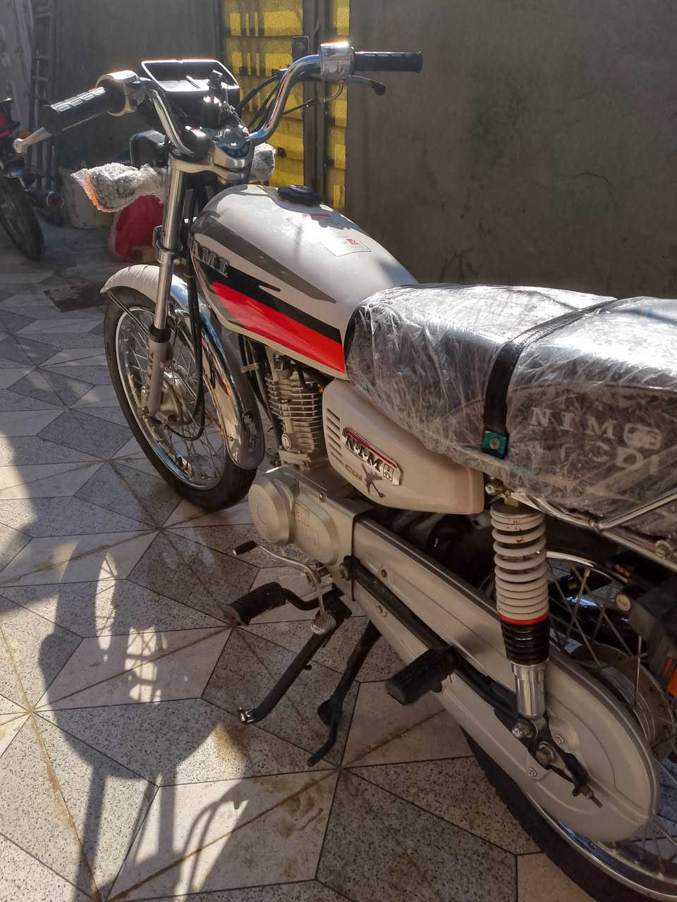 سلام عليكم دراجه للبيع مديل 23 طالعه 25 دراجه وضع شركه جديده مكان دراجه دوانيه وراق سكنر لشراي يجي خاص هاذه رقمي ***********
