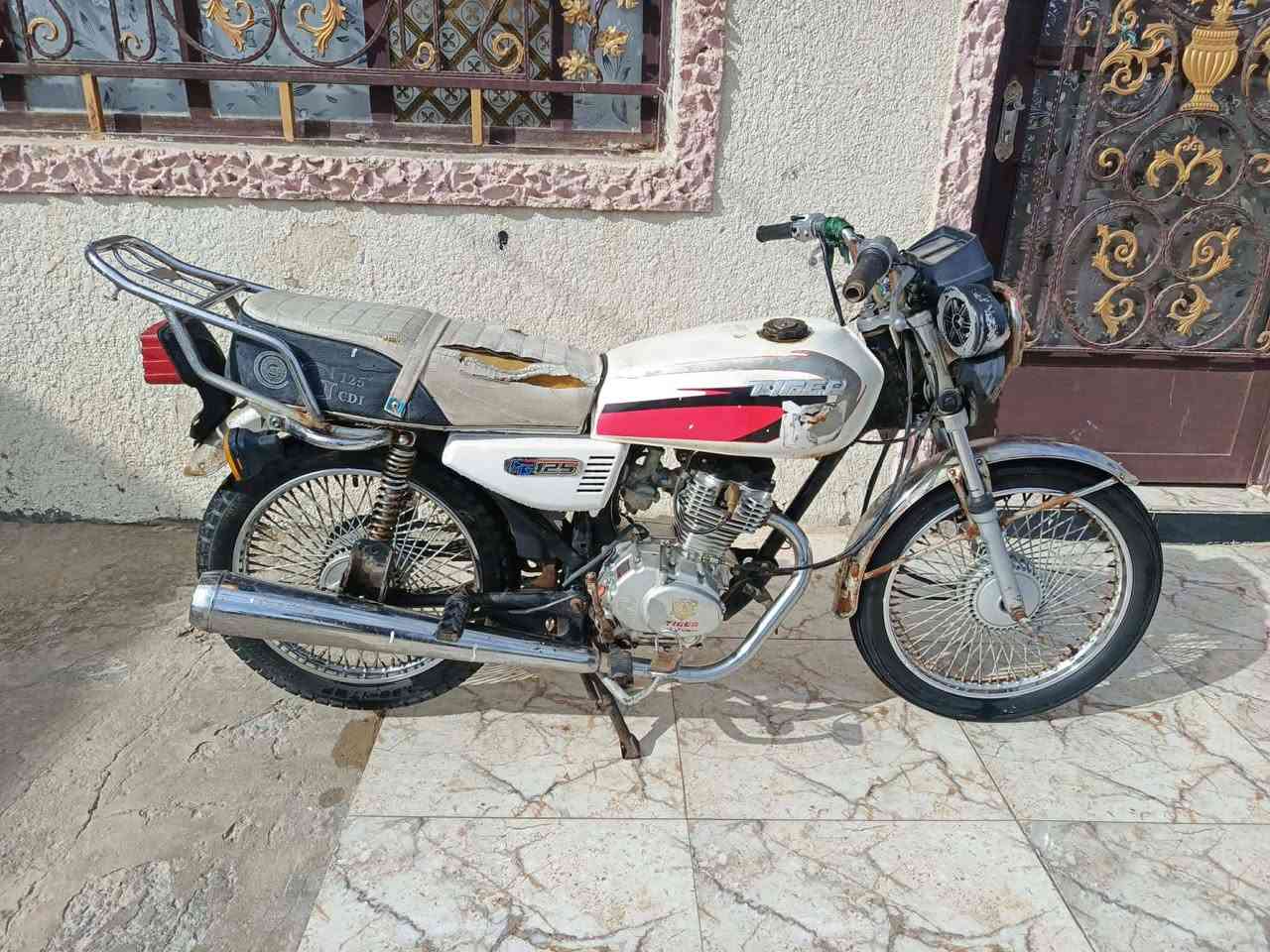 السلام عليكم دراجه لبيع تايكر موديل 2020  اوراق  اصلي محرك ما  مفتوح الدراجه خير من الله عله وضع الشركه السعر 375 وبيه مجال مكان حله يم الجامعه مل بابل الاتصال ***********
