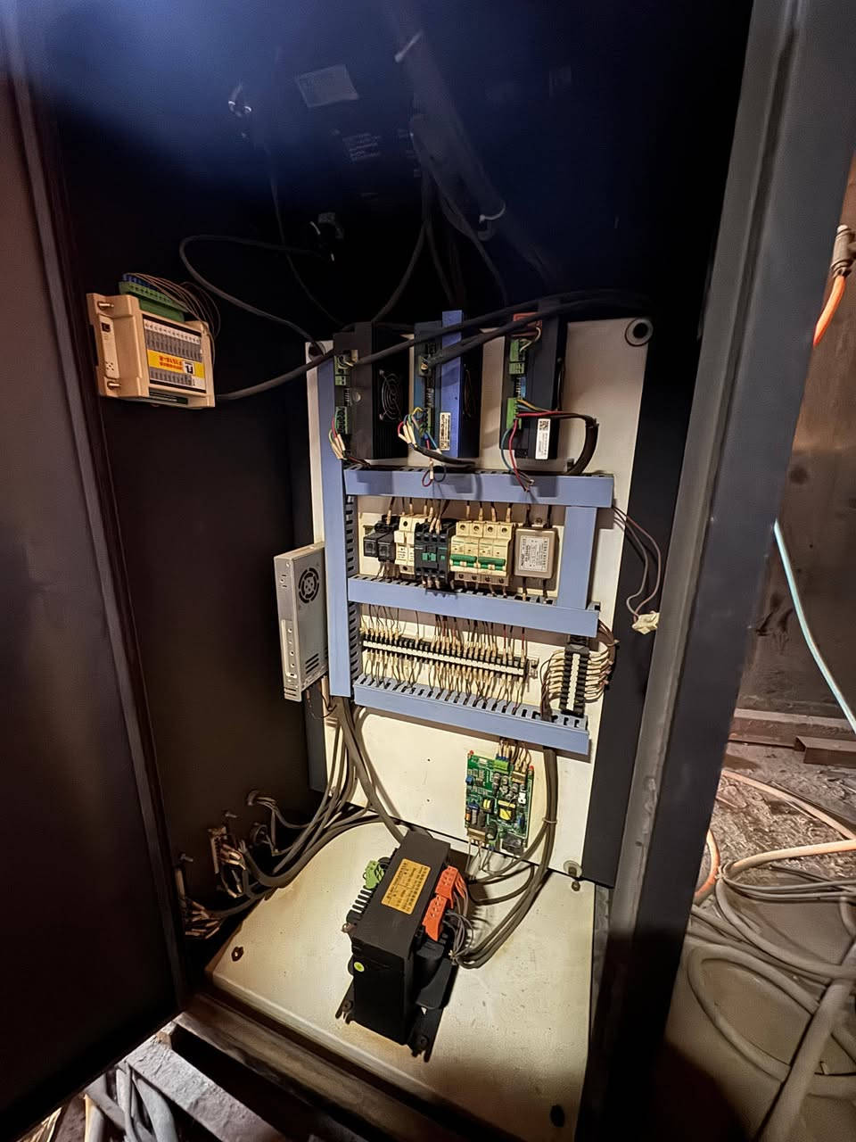 بلازما متر ونص في 3 جديده كامله مع سكرو عشر حصان ومجفف والبطل 500 لتر  وياه بور وبورد اضافي للبيع للاتصال ***********
