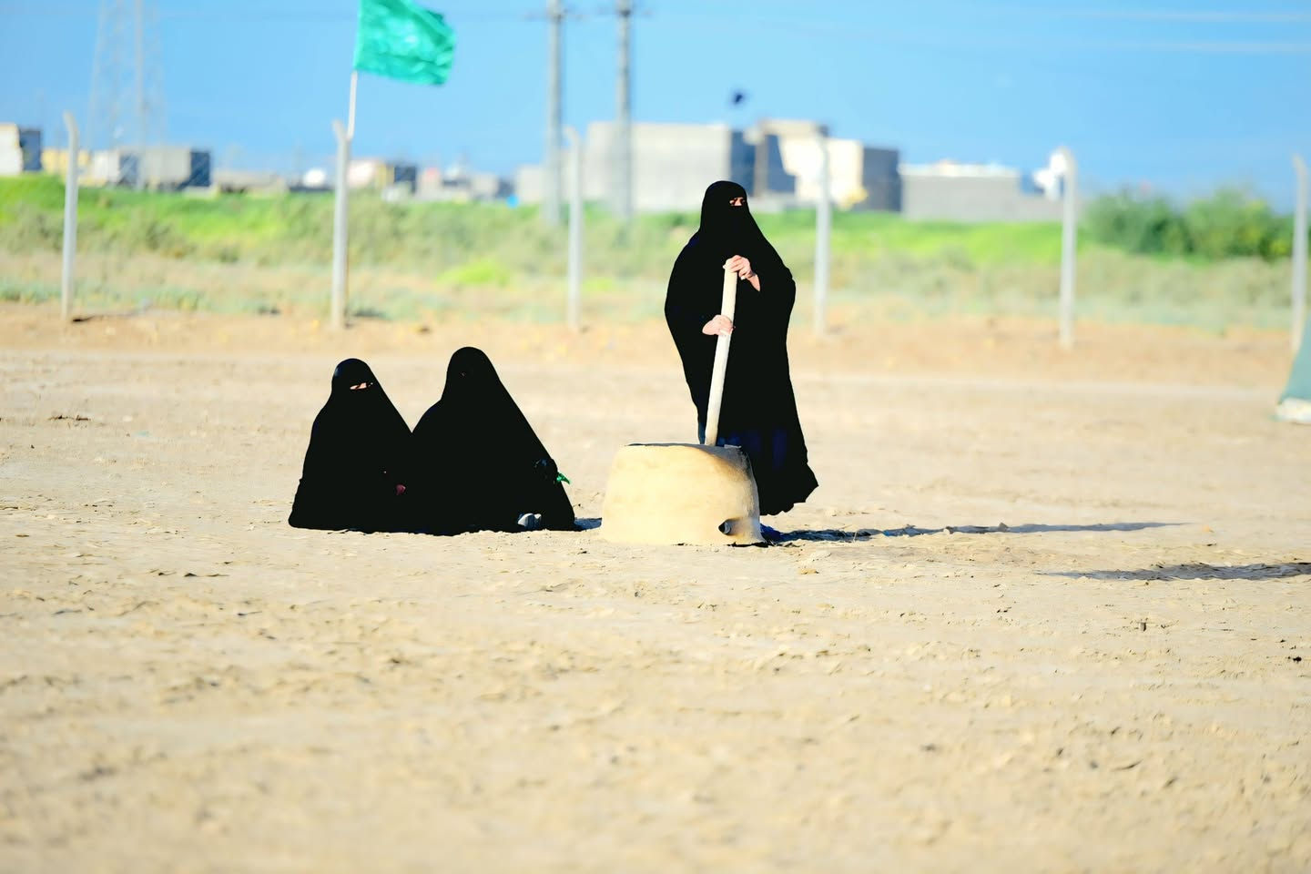 #ساحةتشابيةقضاءالحي 
#دفن_الأجسادالطاهره 
في أجواءٍ يملؤها الحزن والولاء، شهد قضاء الحي إقامة مراسم دفن الأجساد الطاهرة، في مشهدٍ جسّد عمق الارتباط بفاجعة الطف واستذكار المظلومية الخالدة للإمام الحسين (عليه السلام) وأهل بيته وأصحابه.

وتوافد المعزون والمواكب الحسينية للمشاركة في هذه المراسيم التي عكست روح الإيمان والتلاحم، وسط أجواءٍ مهيبة امتزجت فيها الدموع بالدعاء، تأكيداً على تجديد العهد بالسير على نهج الإمام الحسين (عليه السلام) وقيمه السامية في التضحية والإصلاح.

📸مؤسسة مهدي العيساوي  للتصوير والأنتاج الفني مستعدون لحجز كافة المناسبات في واسط بأحدث الاجهزة والكاميرات  ***********

باقي الصور رابط اسفل 👇👇👇👇👇👇👇👇👇
https://t.me/m99_adi
