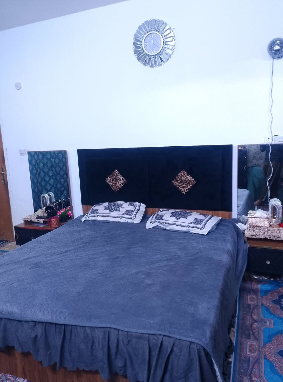 سلام عليكم غرفه نوم للبيع تركي 7 قطع نضيفه بدون ضرر ماخذه ب 850 اريده ب 650 الشراي  يتصل بلرقم ويدلل وتساب موجود *********** مكان البياع
