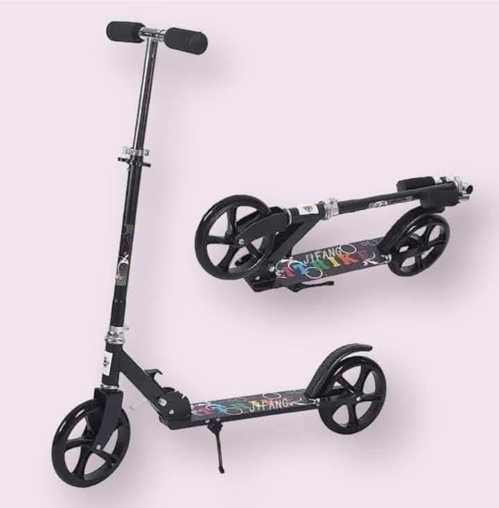 سكوتر حجم كبير يتحمل وزن 80 🛴
قوي كلش حديد 
موجود توصيل كل المحافظات 
***********
