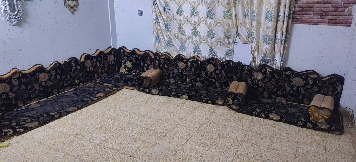 ديوان سفنج تقريبا ١١ متر سعره ٨٥ قليل مجال كركوك مجمع صياده ***********
