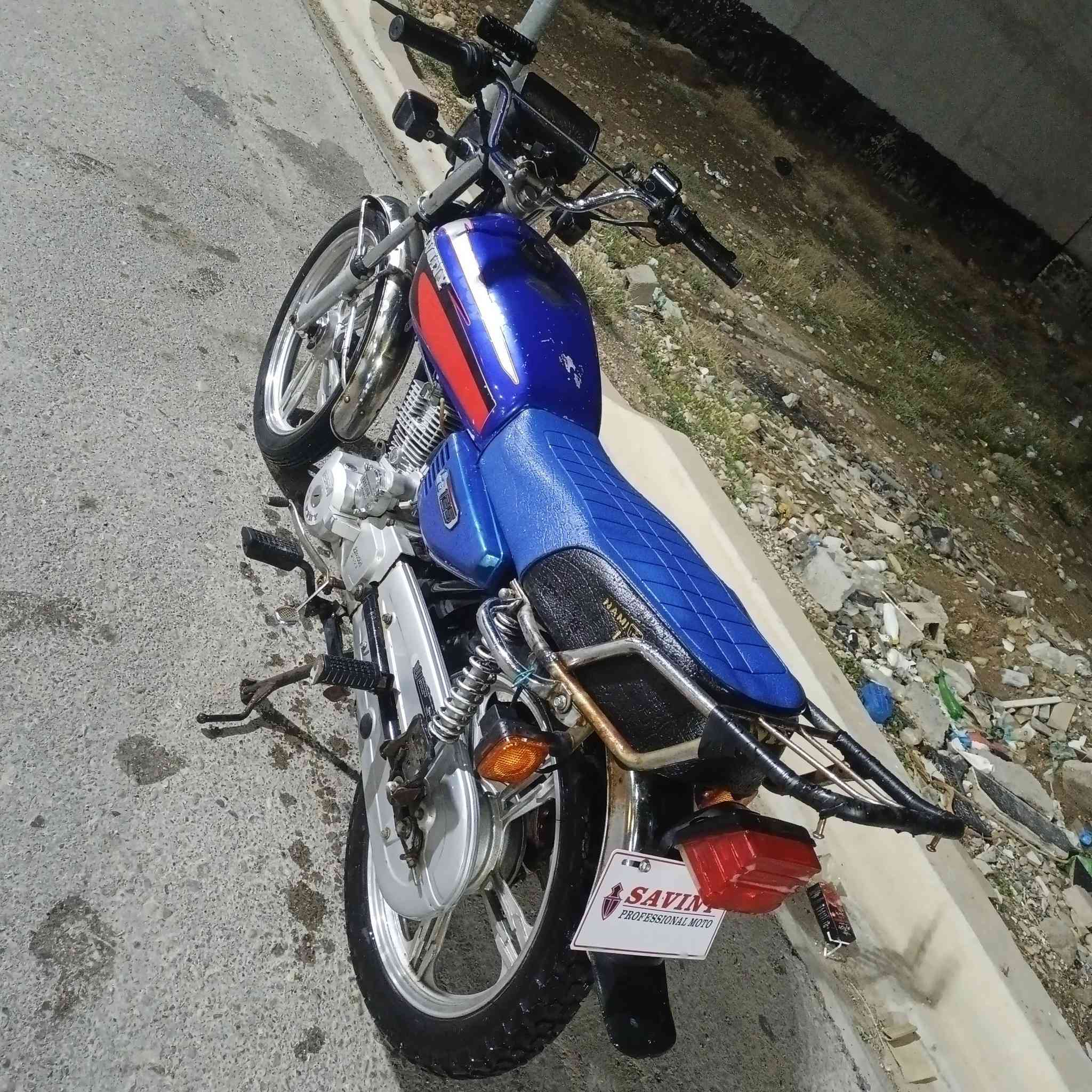 اسلام عليكم سيفان 21
محرك شلعه معدل
كهربائيات شغاله مابيه نفص
السعر  400 وبيه مجال
العنوان بلدروز ***********
