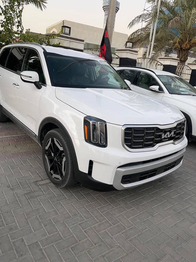 سلام عليكم لبيع سياره كيا تيلورايد موديل 23وارد امريكي فول مواصفات عده لفتحه حادثها بس بنيد 6 سلندر رقم بغداد مشروع وطني سعر 285 وبيها مجال /***********
