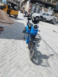 عدي دراجه شحن لبيع جديده بطارياته جديده قبل خمس ايام شديتهن دراجه حلوه...