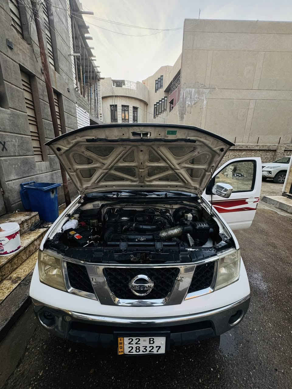 سلام عليكم
نيفارا للبيع 
موديل 2011
ماشيه 300 الف 
كير محرك نضيفات 
السياره كير عادي 
الصدر مالتها نص عمر 
السعر : راسلني واتساب ونتفق عل سعر 
***********
