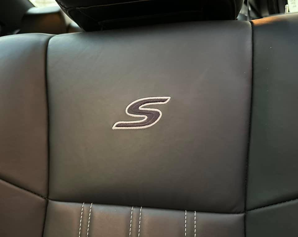 اوباما  s300 متوم بغداد طبق الاصل
مديل2019 #أرقام_أصوليه وين متريد دكها حاسبه

بجم عريض فول فول مواصفات بانوراما 

سيارة جديدة)

ويل قياس 20 أنج 

كير سبورت شفتات تحكم ستيرن 

مقاعد كهربائيه 

مقاعد اماميه تدفئه 

تشغيل عن بعد 

تدفئه ستيرن 

محدد سرعه 

تلفون بلوتوث car play 

كاميرا خلفيه 

سماعات بيتس

مرايا متحسسه للاضائه 

منظومه زنون بلادي

بيها كص ربع جنطه فقط قطعه وحده

، سياره جاهزه من كلشي 

السعر  ٨٣ وبيها مجال

للاستفسار ***********
