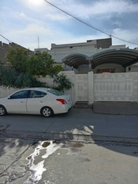نيسان صني • أبيض • باسم مرة