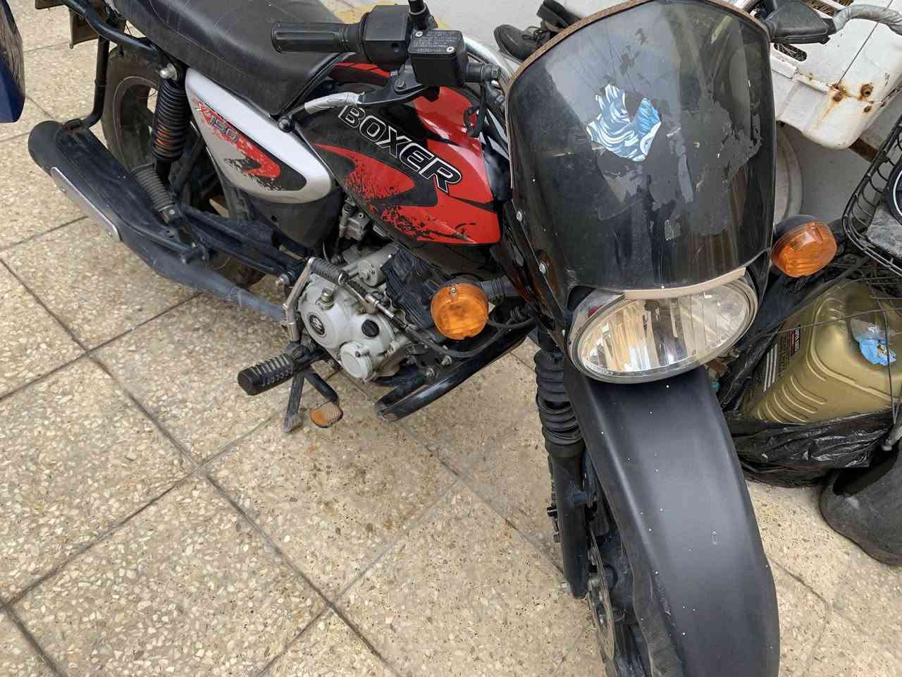 بوكسر22للبيع استخدام شخصي مرقم وبسمي مثل ماكوضح بالصوره السعرمليونين مكاني بغداد***********
