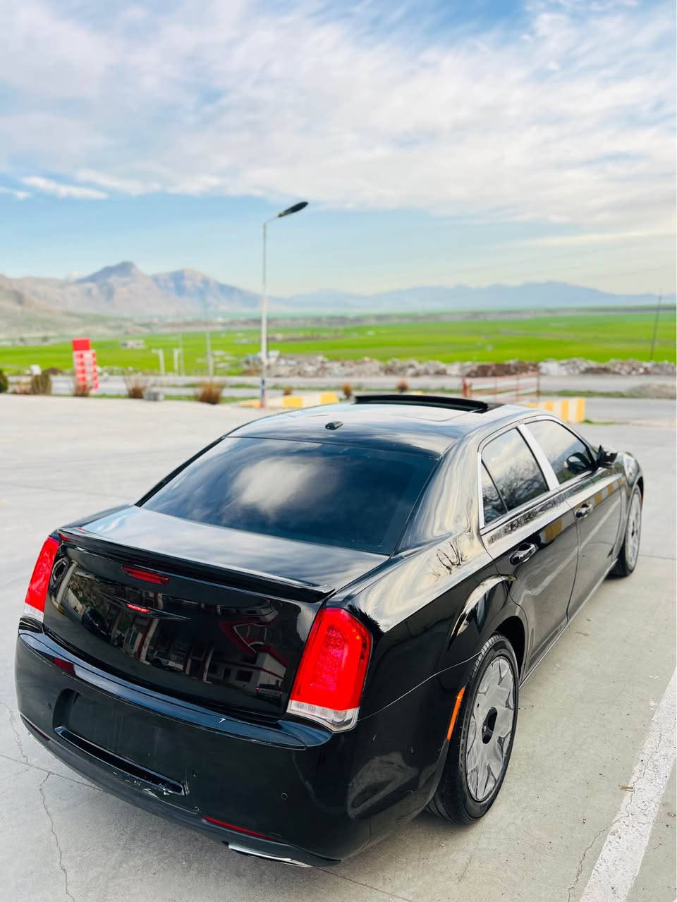 obama ئـۆباما 2017 ئـەمریکی 🇺🇸 
300c فـول مواسەفاتی 
بڕاوە بڕاوە بڕاوە

مـواسەفـات 
شەش پستۆنی(3.6Litr)
بــەسمە
شـەغال
پـانۆڕاما
کوشن سارد و گەرم
کوشن جلد
کوشن خەزن
سوکان ڤۆڵیۆم
تحدید سورعە
گێر ماوس 
ئاوێنە کارەبا
ئاوێنە شەفت 
کامیرا
شاشە گەورە
زۆر مواسەفاتی تر

4تایەیی لۆکی بۆبەستراوە 1 مانگە

کوشن و سوکانی لۆک لۆکە

هیچی نیە ساردو شوخت و بۆیاغ
گێرو مەکینەی بەشەرت 
سـەیارەکە تابڵێی لۆک و تازە مـاوەتەوە
***********
*********** رانية, السليمانية
