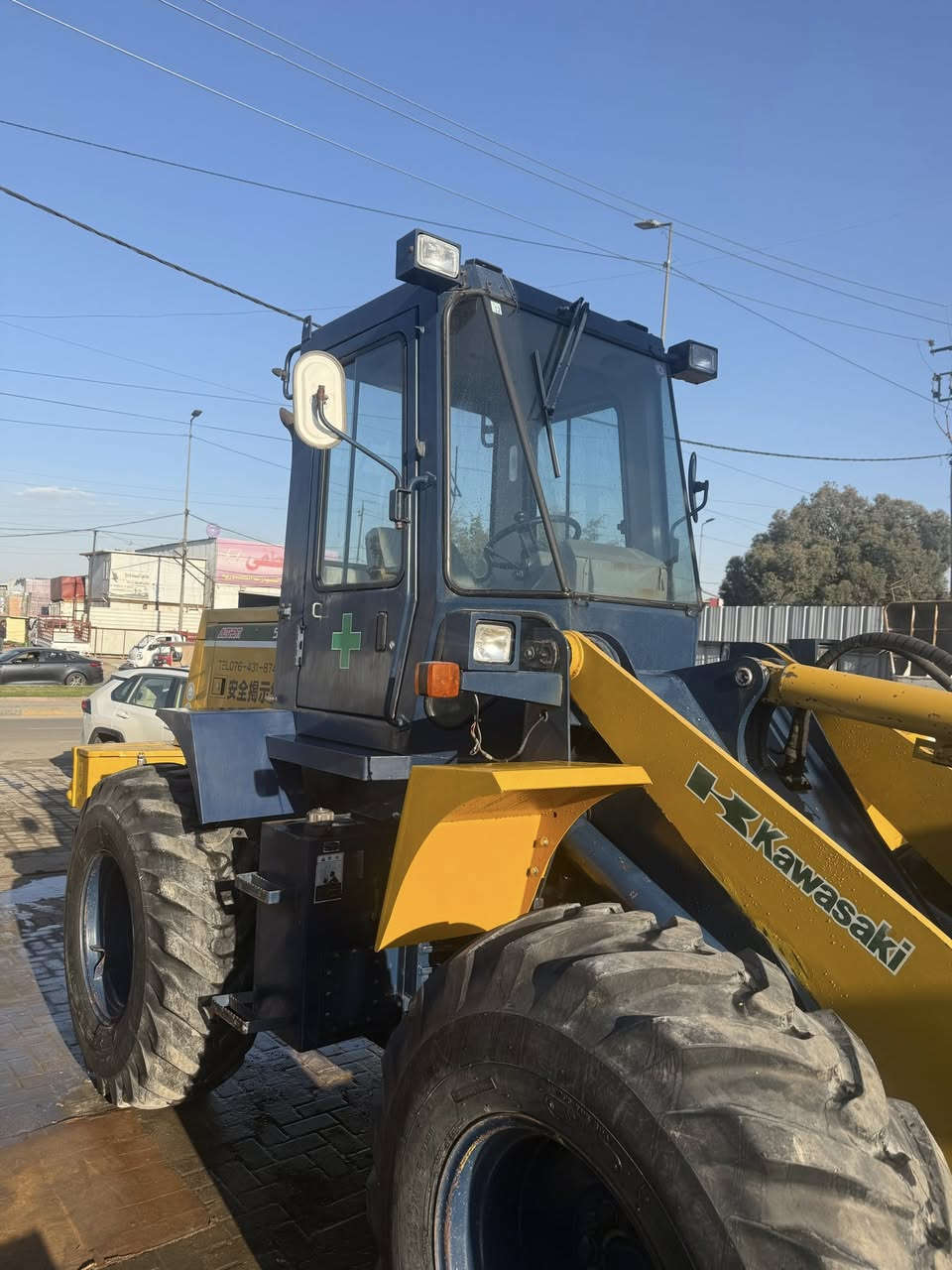 شفل كاوسكيZA50وارد يابان 
محرك كمنز 4 سلندر 
بم ونوزل كير ميكانيك 
موديل 2010 
مشتغل 2800 ساعه فقط 
بغداد شارع الضلال 
***********
