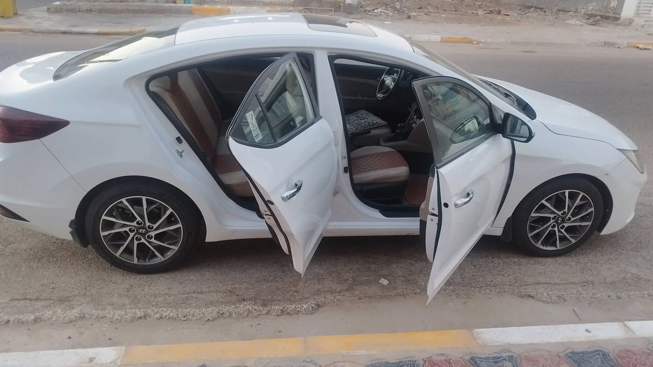 النترا 2020 خليجي رقم بغداد انكليزي باسمي 
فول مواصفات من كلشي 
بصمة وبصمة ابواب ويدات نيكل وفتحة وقطعتين تبريد وصندوق ذكي وكاميرا خلفية و 4 أنظمة قيادة ولدات واشاير بالمري 
السيارة جاهزة من كلشي گير مكينة تبريد 
بية جاملغ مصبوغ والثاني فقط هلال رشة وملاحظات بسيطة شوف العين 
والسيارة ما تصرف عليه شي جاهزة من كلشي 
السونار موجود
المكان ميسان 
رقم التلفون ***********
اليشتري يتصل أو يدز واتساب 
السعر 152 وبيه مجال
