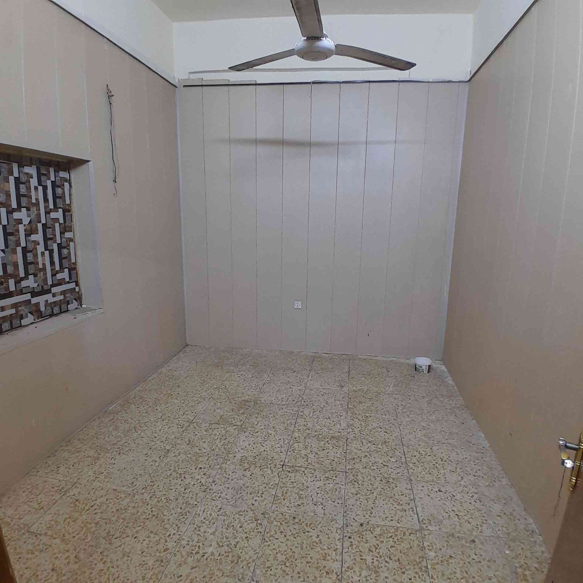 شقة لليجار في الكرادة داخل فرع مقهى ابو حالوب غرفتين نوم صالة مطبخ حمام ومنور طابق ارضي  للعوائل   للإستفسار ***********.        ٦٥٠ الف
