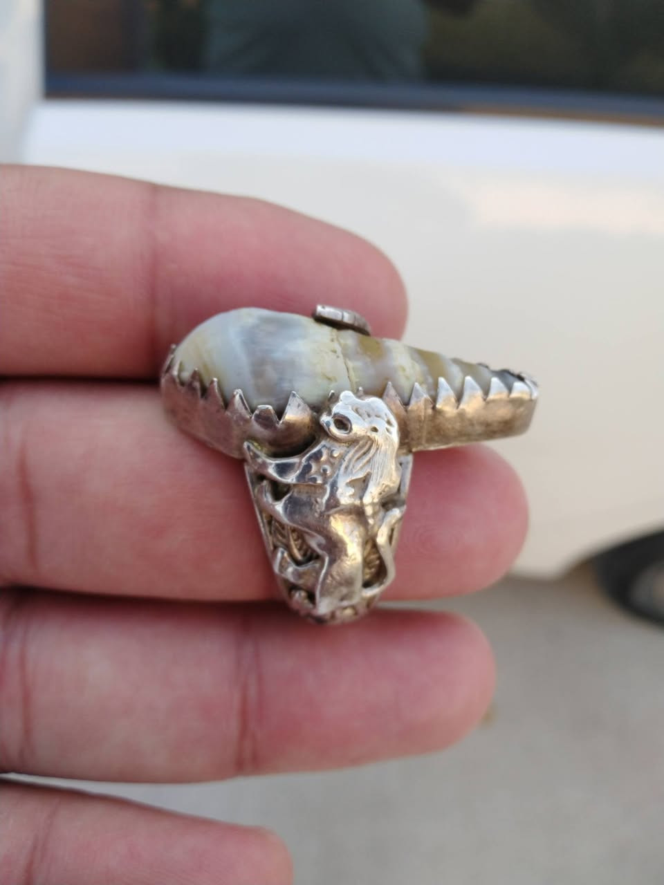 لوي نباعي حجر طبيعي حر مشروط لبيع سعره ٢٥٠ الف مكاني ناصريه ***********
