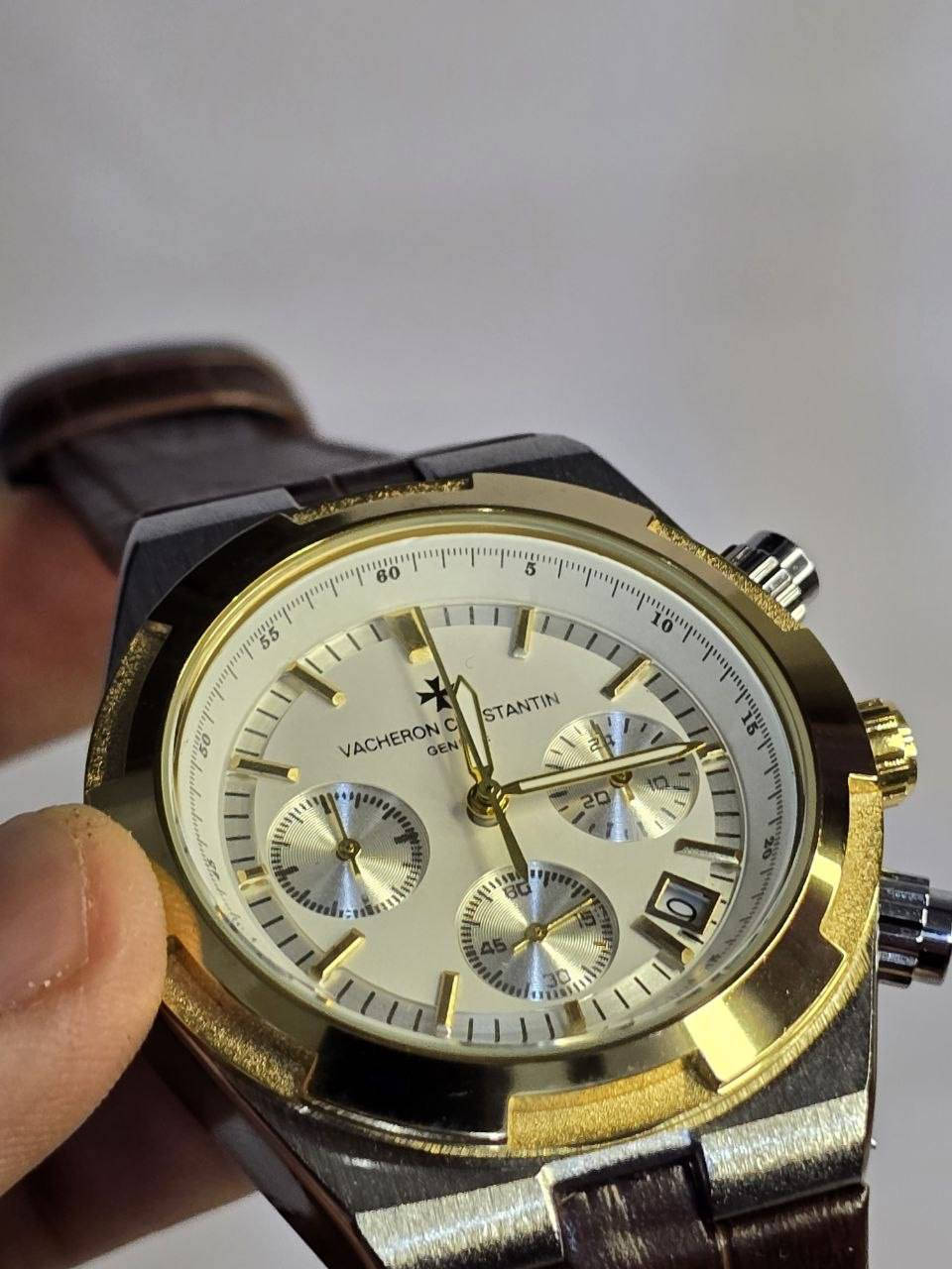 ساعة من ماركة Vacheron Constantin امزون DHL
تحفة فنية 
 مصممة لرجال الأعمال والنخبة 
مكينة كوارتز  نظام ستوبوج (جميع السناتر شغالة )
ميناء مميزة لعشاق التميز مزوده بمنفذ تاريخ
زجاج معدني ضد الخدش 
مقاومة ماء وغبار 
القطعة مختمة بالكامل 

⚠️ملاحظة متوفر قطعتين فقط 

السعر:37 الف ع اول تم 
للحجز والاستفسار يرجى مراسلة الصفحه


**إذا كنت صاحب هذا الإعلان وتريد حذفه لأي سبب، رجاءا أرسل رسالة إلى الدعم الفني**