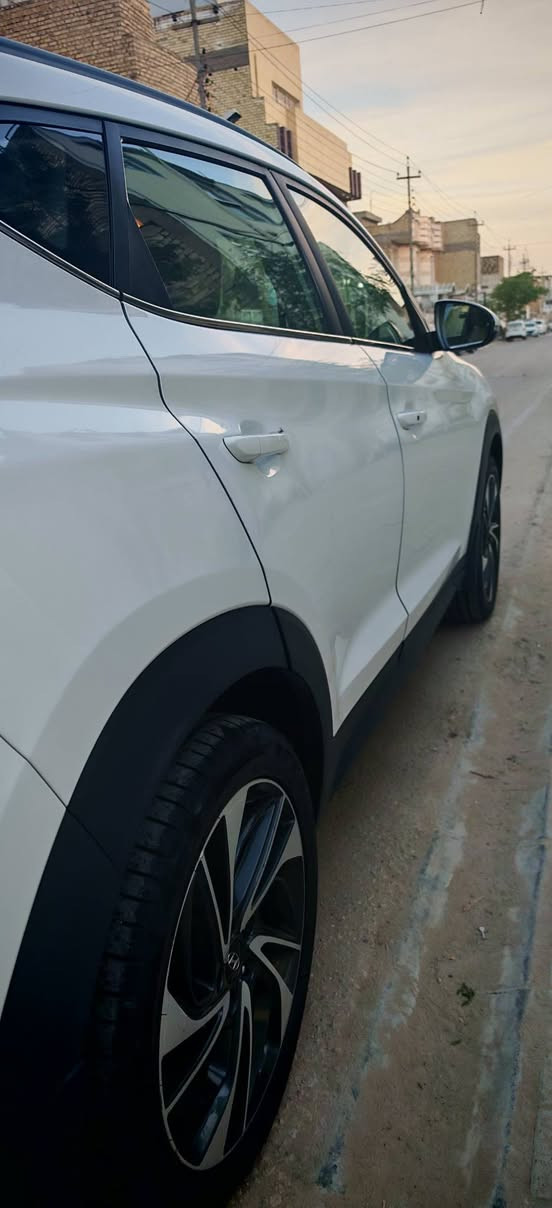 السلام عليكم 
توكسان خليجي موديل 2019  للبيع بسعر 198 قفل مواصفاتها فول عدا الفتحة 
مكفول ماعدا بارد اقل الشبر
المواصفات .....
بصمة تشغيل 
بصمة ابواب 
دخول ذكي + اشارة ترحيب
شاحن موبايل وايرلس
منفذ  usb , aux  
بلوتوث بلادي
مود درايف 3 وضعيات (Sport, Eco, Normal)
تحكم ستيرن فول
كروس مثبت سرعة
حساس امامي خلفي بلادي
كاميرا خلفية دوارة
كاميرا امامية تسجيل تعرض على الشاشة اني شادلها
لايت امامي عدسة + ماطور تحكم
بلاجكتور امامي
ليد نهاري
البك لايت ليد 
تبريد خلفي
ثلاجة بالجكمجة
كشن السايق كهرباء
المكان نجف
للاستفسار الاتصال 
***********
