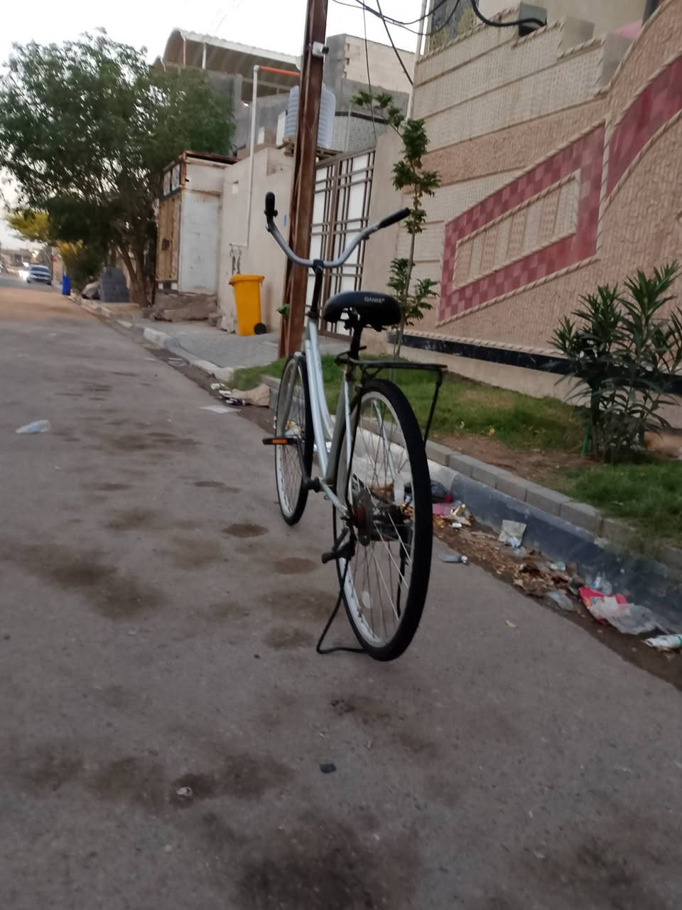 سلام عليكم البايسكل للبيع 
حجم 26 لون رصاصي عوزه ترتيبات بايسكل  شغال السعر 50وبي مجال العنوان قبله  حي المهندسين 

الرقم.   ***********
