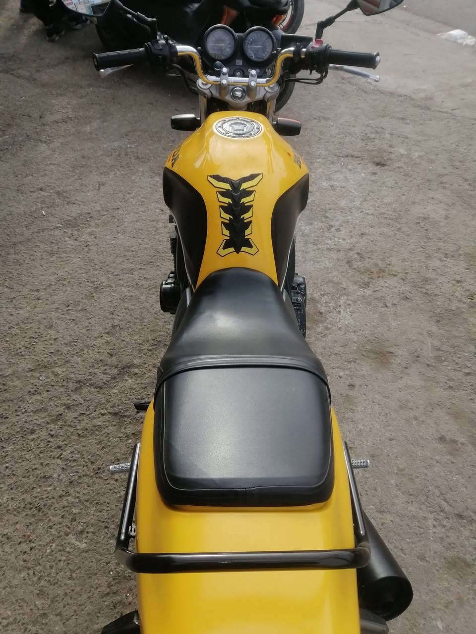 سلام عليكم دراجه سي بي فور 400 دراجه كله بلادية مكاني بغداد سعره 16 بيه مجال بسيط ***********
