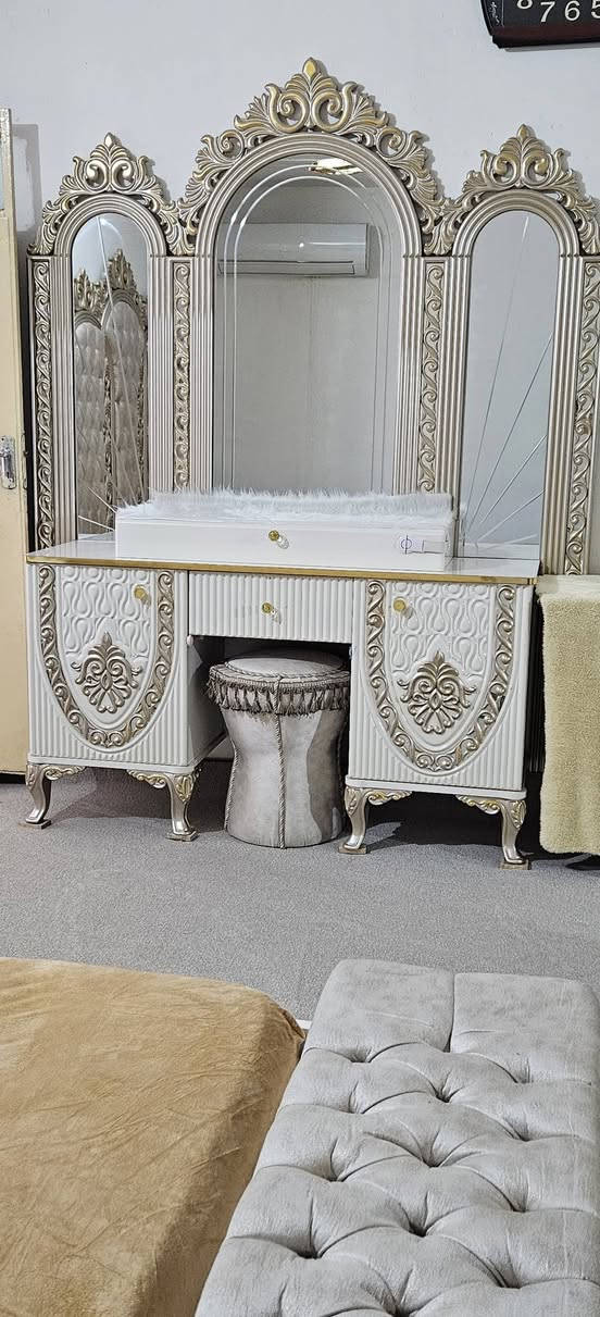 غرفه تركيه ملكي الغزالي  كلشش جديده للبيع تحتوي على جربايه وميز تواليت ومرايه قيافه وكزامه ورئوس الجربايه اخذتها ب٣ مليون اريدها السعر((  مليون و٧٠٠)). اليريدها يراسلني


**إذا كنت صاحب هذا الإعلان وتريد حذفه لأي سبب، رجاءا أرسل رسالة إلى الدعم الفني**