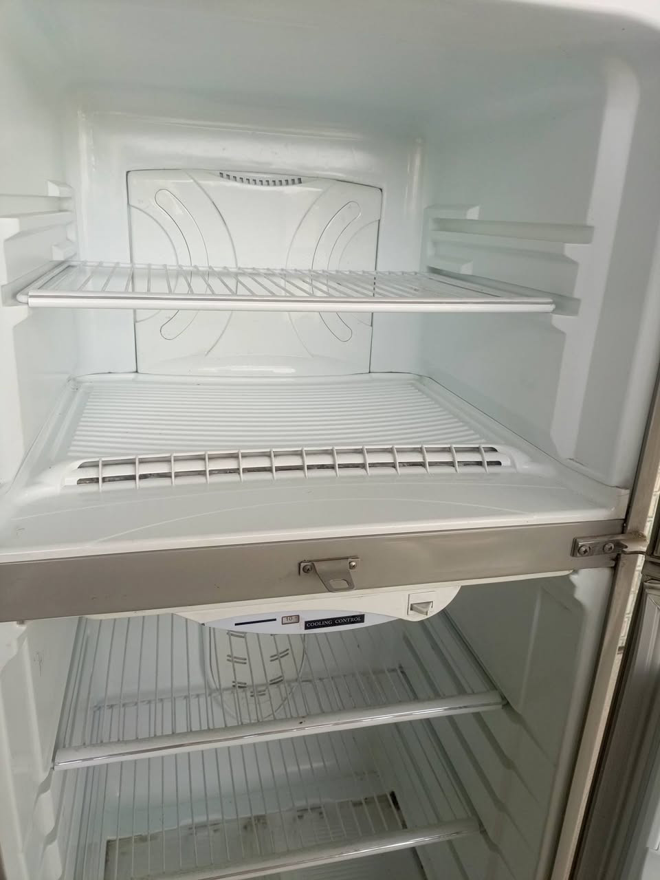 ثلاجه للبيع كونكورد الاصلي  حجم ٢٠ قدم مال عائله ماداخله تصليح ابد مال وكيل شرط شهرين مستخدمه بس الناس باعوها لان ماصير بلغرفه لياخذها مايخسر وضمان بيها سبوع اي شكال انه حاضر  ماخذينها ب٩٠٠ الف يردونها ب٤٥٠ وبيها مجال  والله مال وكيل وضمانك عنوان محلي انه اوكفلك


**إذا كنت صاحب هذا الإعلان وتريد حذفه لأي سبب، رجاءا أرسل رسالة إلى الدعم الفني**