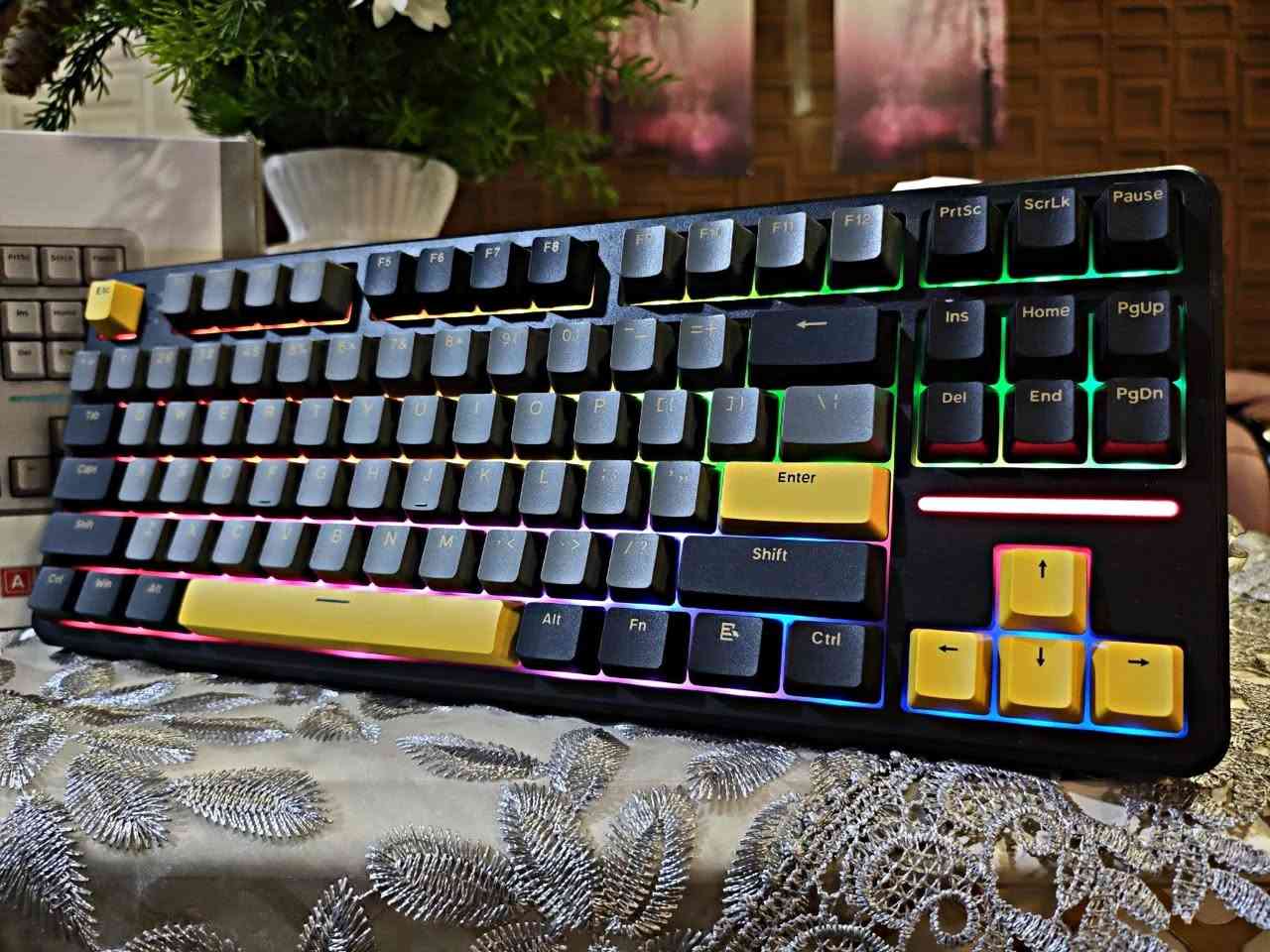 كيبوردات + ماوسات للبيع
Keybord Attak Shark X87 . 75% Size . black 
سعره 50 الف 

( Mouse Attak Shark X3 pro )
8k poling rate ( wired )
4k poling rate ( wireless )
سعره 50 الف
(ملاحظة ) بماوس الاتاك شارك قبل اسبوع بدلت كلكات افضل من الي كانت موجودة بي وصار افضل بل اداء و باقي مواصفاته كدامكم بالصور 

Keybord Redragon Shiva white 
سعره ٢٥ الف

mouse Asus Tuf Gaming M3 
سعره ٢٠ الف 

اذا كلهن اساهلك بالسعر ♥️🌹

بغداد - الدورة


**إذا كنت صاحب هذا الإعلان وتريد حذفه لأي سبب، رجاءا أرسل رسالة إلى الدعم الفني**